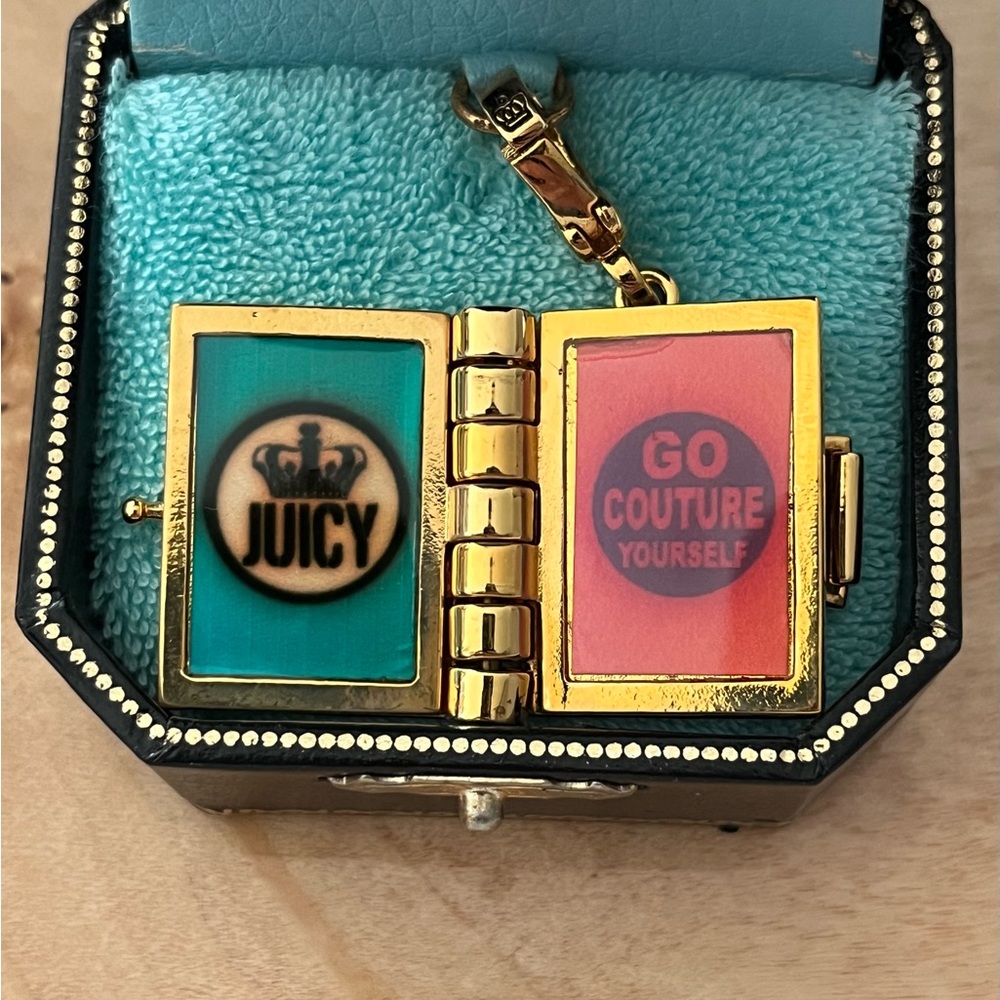 NWT Juicy Couture Look Book Charm - Picture 12 of 13